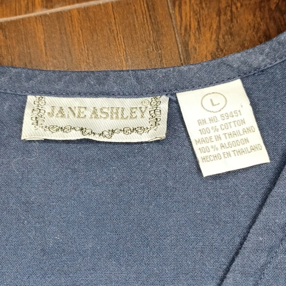 Navy Cotton top with embroidered animals. - Picture 4 of 8